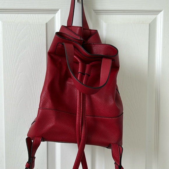 Zara drawstring hobo style backpack with top handles. All leather. - Picture 3 of 16
